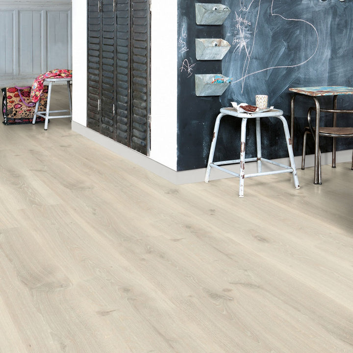 A close-up of Quickstep CREO TENNESSEE OAK GREY CRH3181 7mm Laminate Flooring