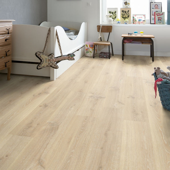 A close-up of Quickstep CREO TENNESSEE OAK LIGHT WOOD CRH3179 7mm Laminate Flooring